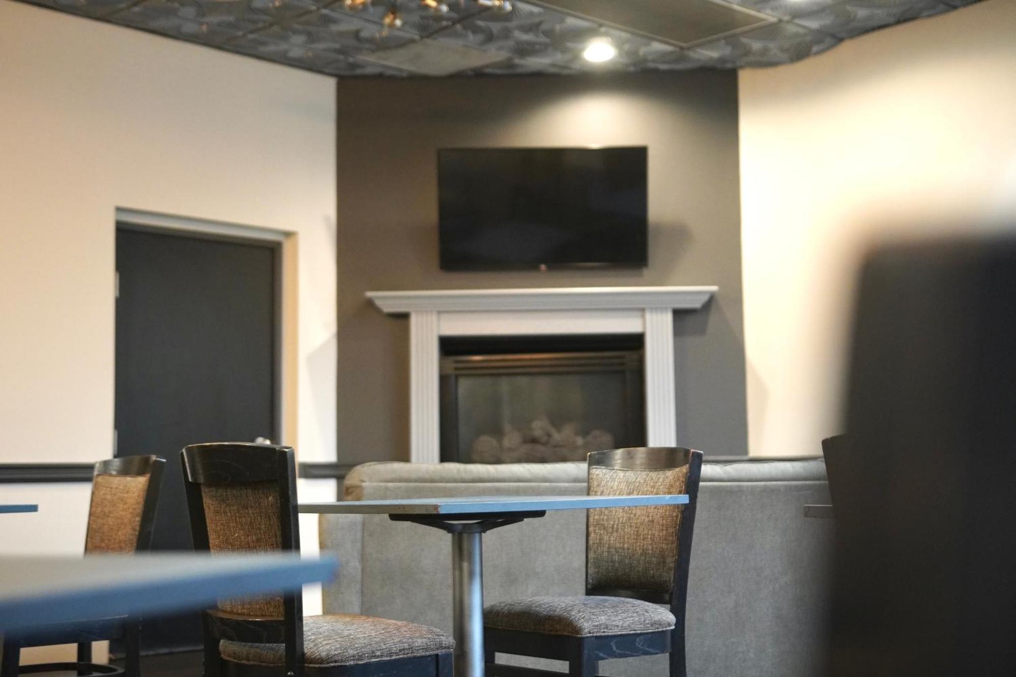 American Inn & Suites 워터포드 외부 사진